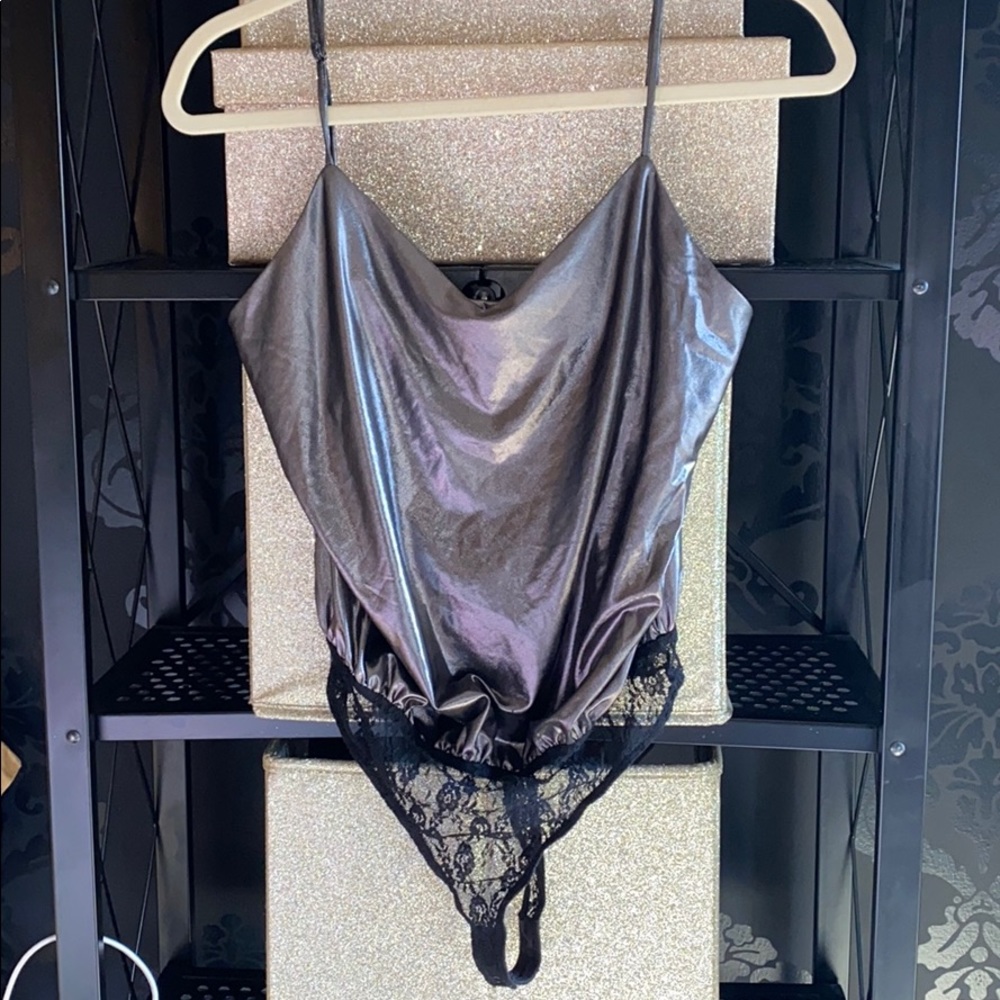 🦋BodySuit🦋 Metallic Lace-Detail Bodysuit.